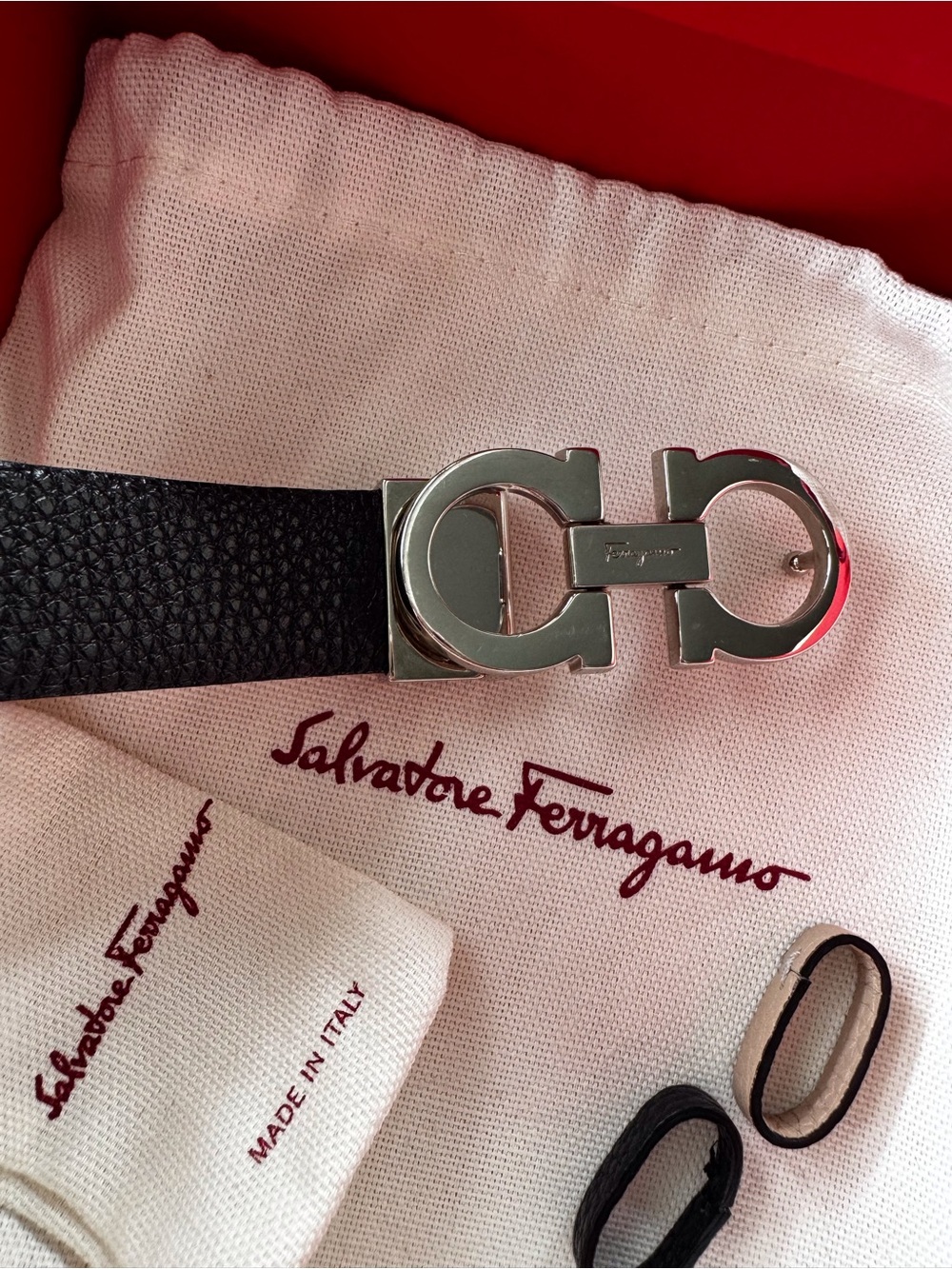 Salvatore Ferragamo Women Two-Tone Reversible Leather Belt in Beige and Black - Picture 2 of 14